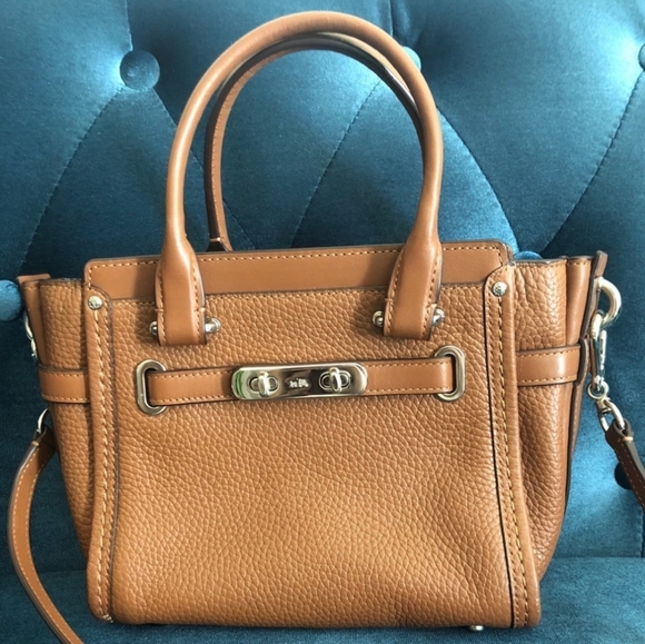 Coach Handbags - Euc Coach Swagger Mini Pebbled Satchel